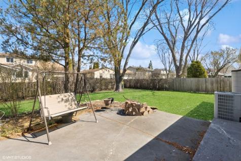 12 Cloverdale Court Buffalo Grove IL 60089