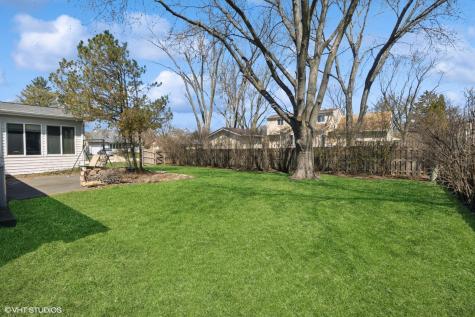 12 Cloverdale Court Buffalo Grove IL 60089