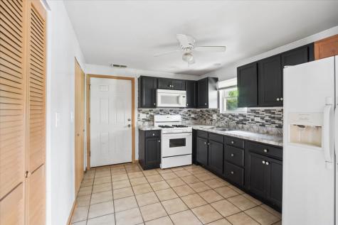221 Clay Street Montgomery IL 60538