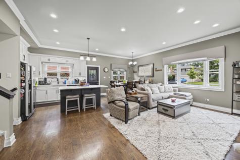 130 South Elm Tree Lane Elmhurst IL 60126