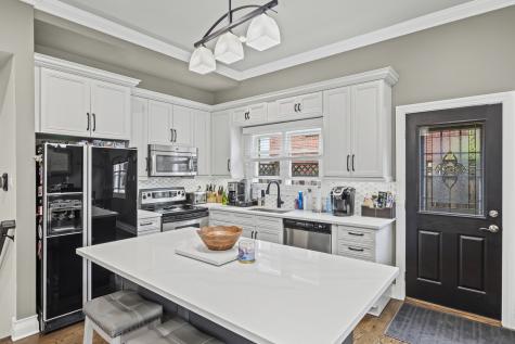 130 South Elm Tree Lane Elmhurst IL 60126