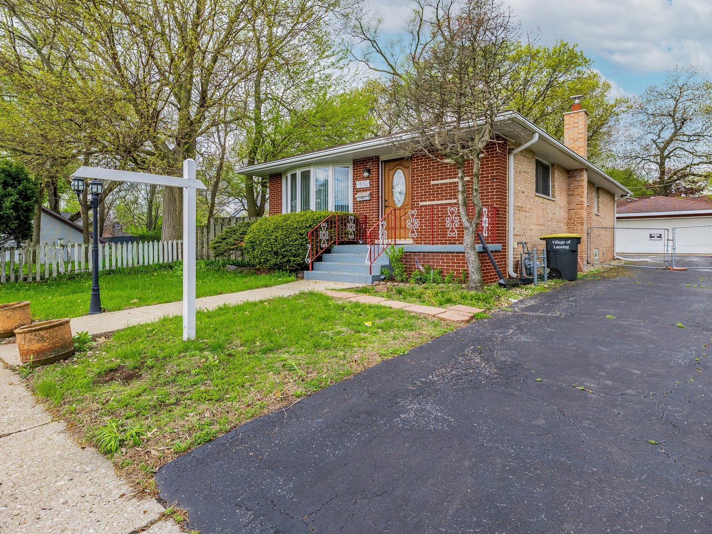18136 Oakwood Avenue Lansing IL 60438