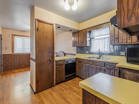 18136 Oakwood Avenue Lansing IL 60438