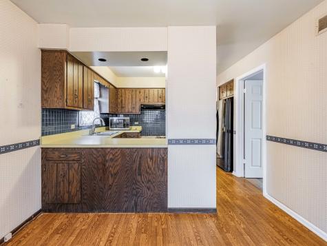 18136 Oakwood Avenue Lansing IL 60438