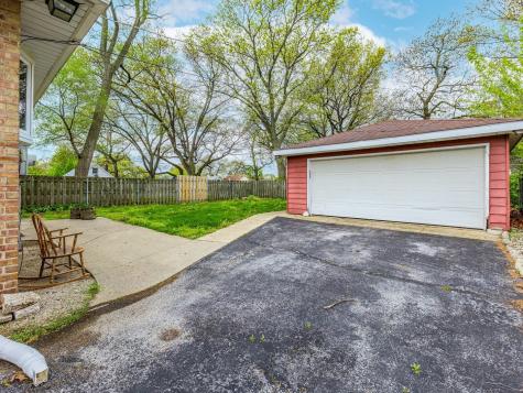 18136 Oakwood Avenue Lansing IL 60438
