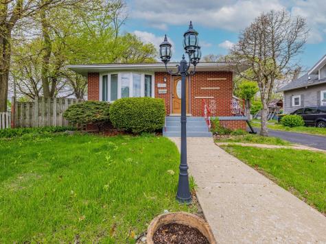 18136 Oakwood Avenue Lansing IL 60438