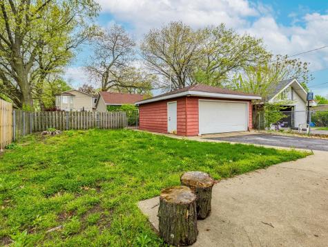 18136 Oakwood Avenue Lansing IL 60438