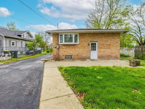 18136 Oakwood Avenue Lansing IL 60438