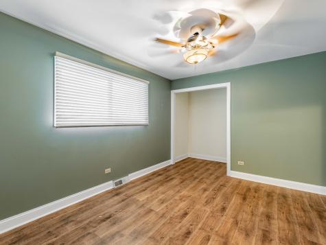 18136 Oakwood Avenue Lansing IL 60438