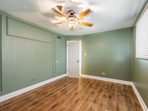 18136 Oakwood Avenue Lansing IL 60438