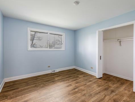 18136 Oakwood Avenue Lansing IL 60438