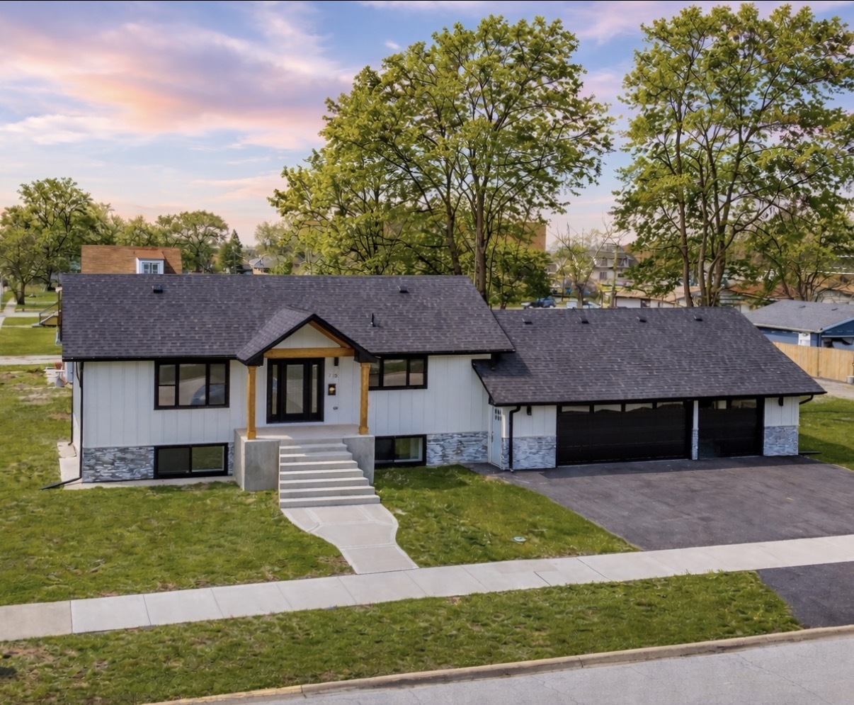 718 E 152ND Street Phoenix IL 60426
