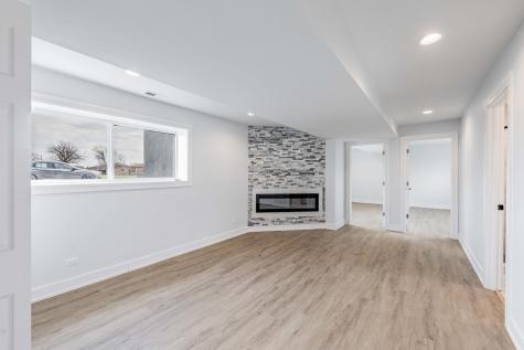 718 E 152ND Street Phoenix IL 60426
