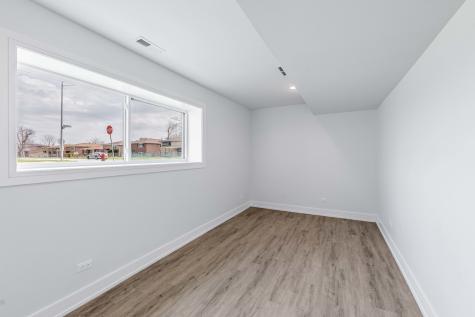 718 E 152ND Street Phoenix IL 60426