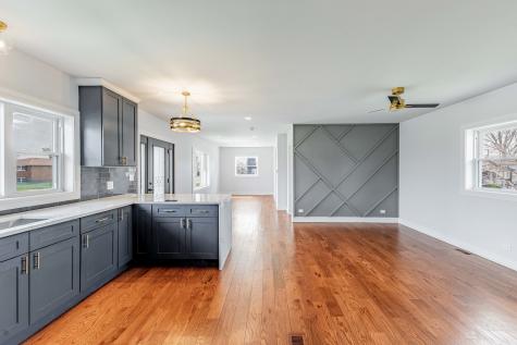 718 E 152ND Street Phoenix IL 60426