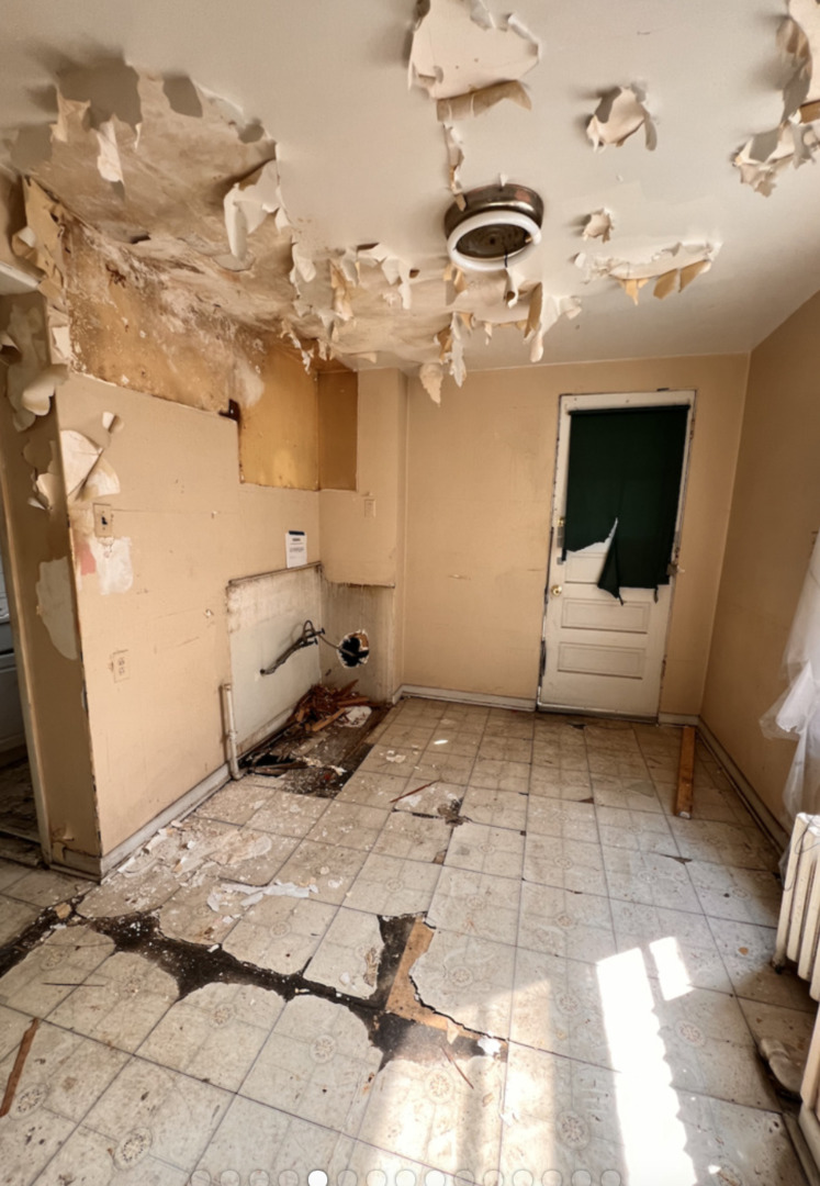 6737 South Champlain Avenue Chicago IL 60637