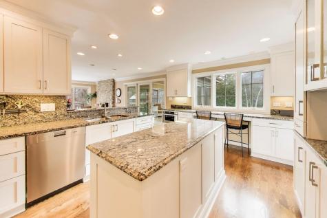 12 Warrington Drive Lake Bluff IL 60044