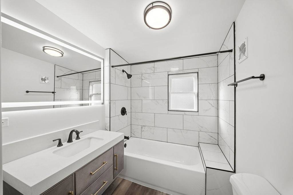 9328 South Paxton Avenue Chicago IL 60617