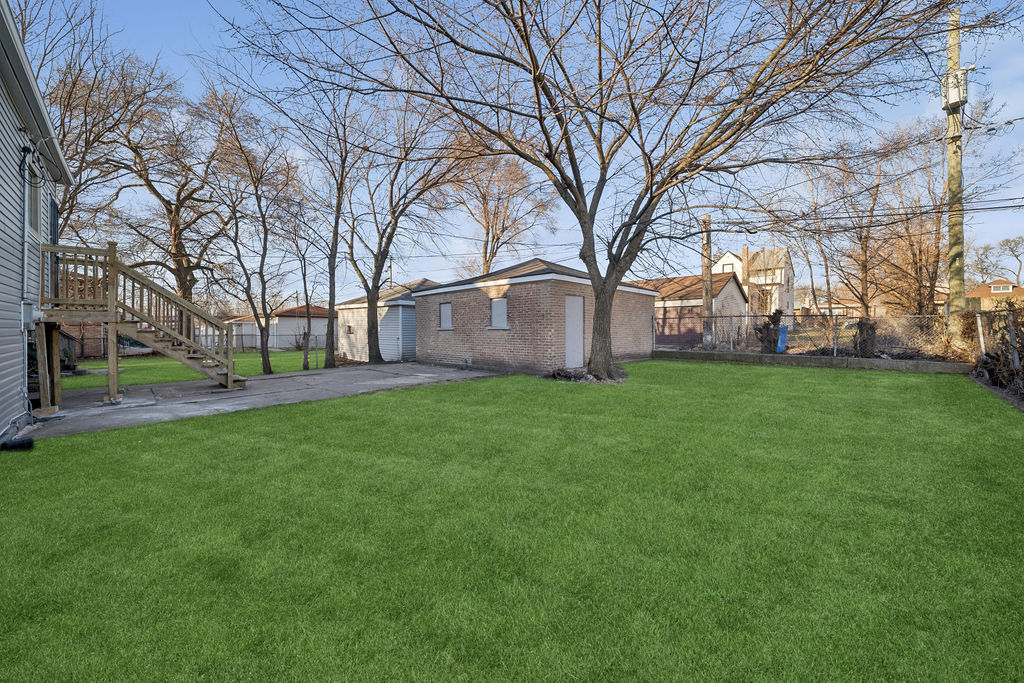 9328 South Paxton Avenue Chicago IL 60617