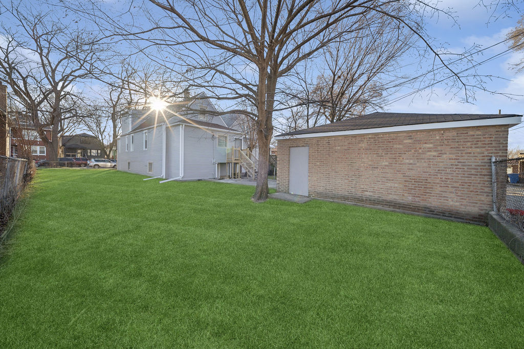 9328 South Paxton Avenue Chicago IL 60617