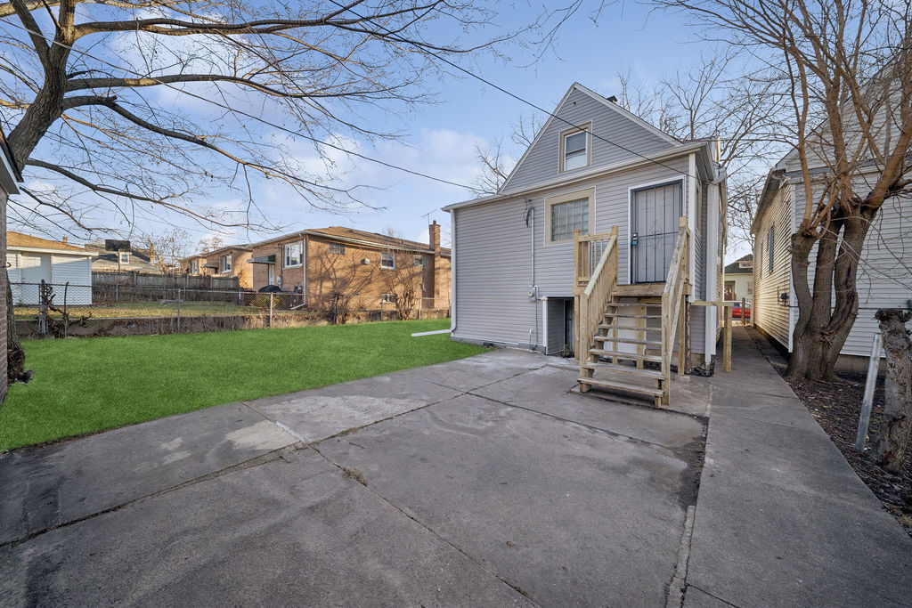 9328 South Paxton Avenue Chicago IL 60617