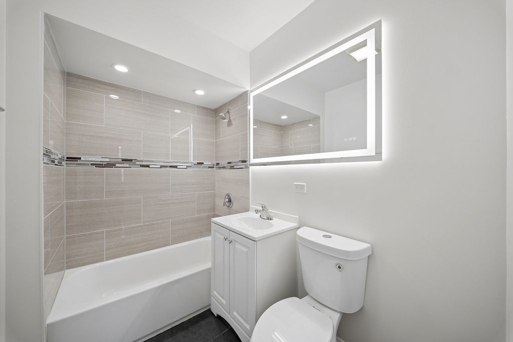 9328 South Paxton Avenue Chicago IL 60617