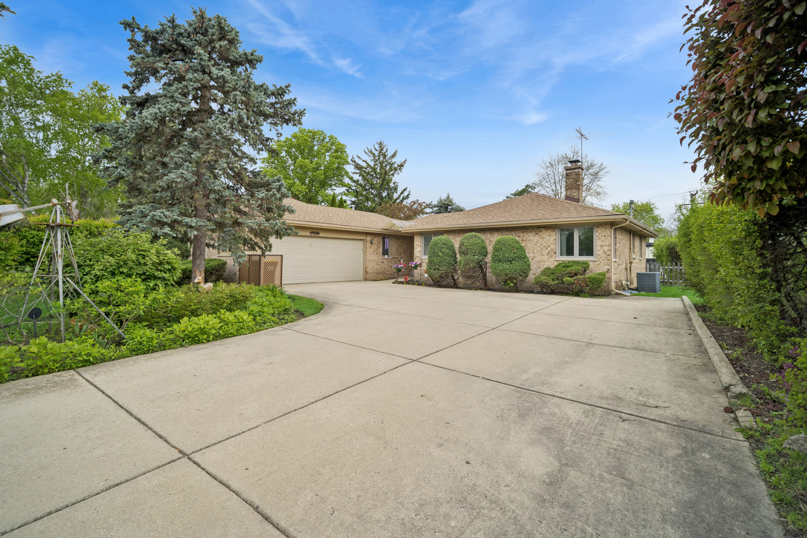 484 Springhill Drive Roselle IL 60172
