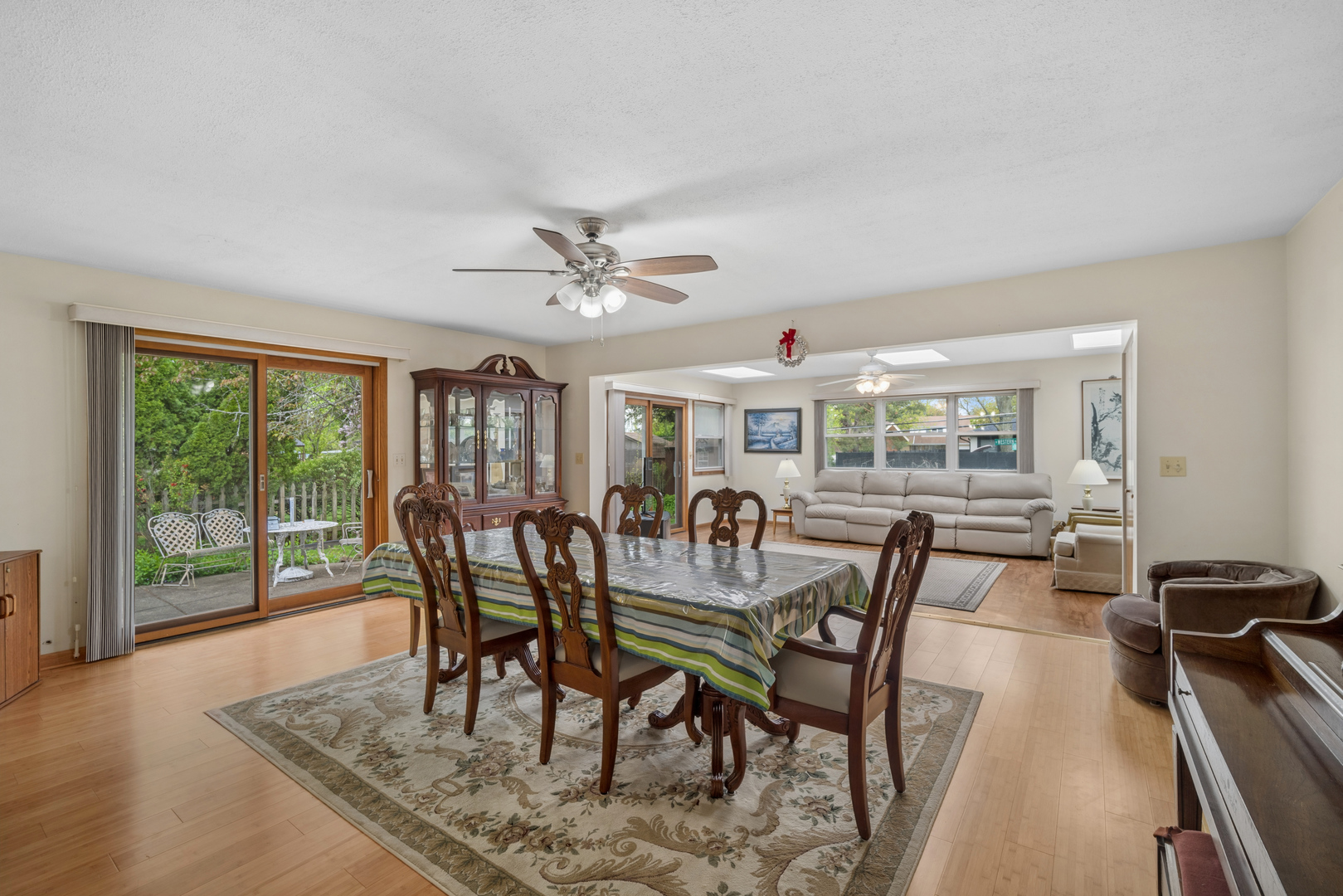 484 Springhill Drive Roselle IL 60172