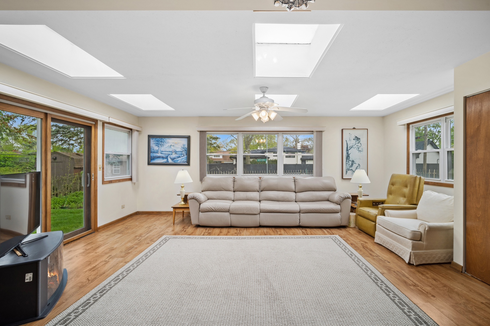 484 Springhill Drive Roselle IL 60172
