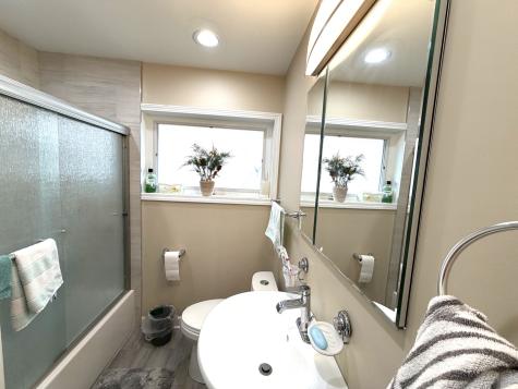 6250 North Kedvale Avenue Chicago IL 60646