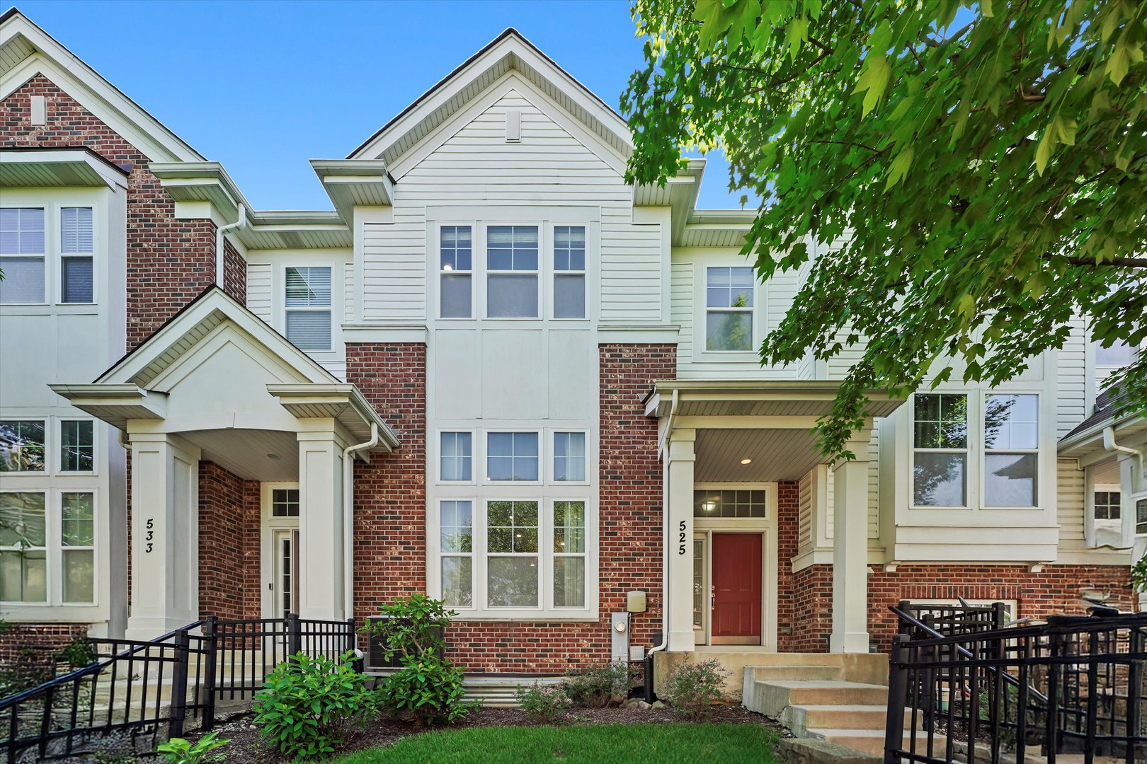 525 Plaza Place Aurora IL 60504