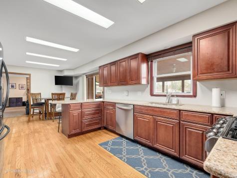 612 Stuart Drive Carol Stream IL 60188