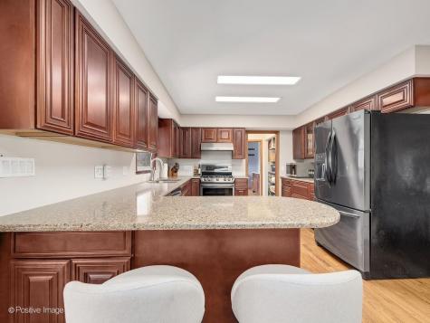 612 Stuart Drive Carol Stream IL 60188