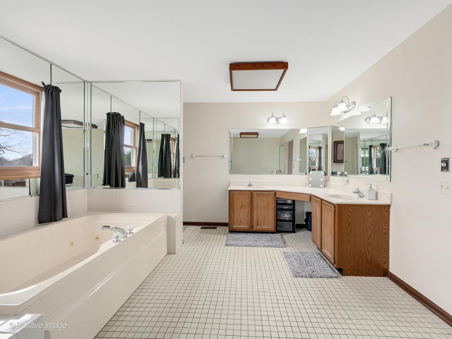612 Stuart Drive Carol Stream IL 60188