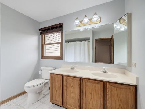 612 Stuart Drive Carol Stream IL 60188