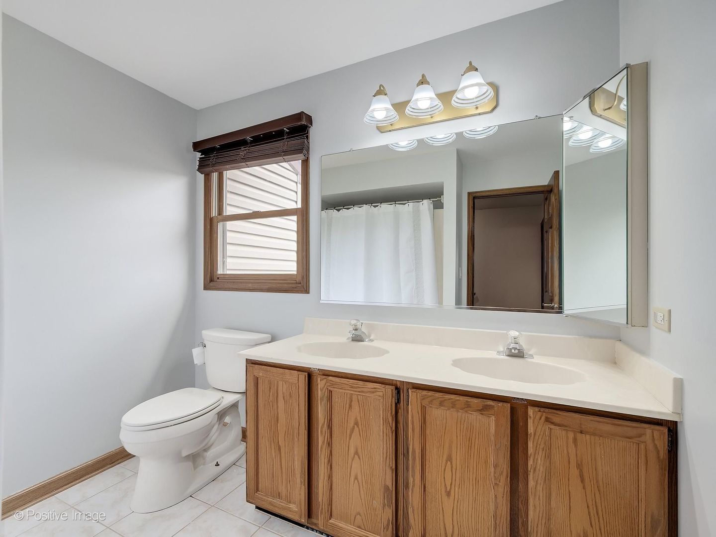 612 Stuart Drive Carol Stream IL 60188