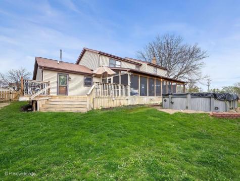612 Stuart Drive Carol Stream IL 60188