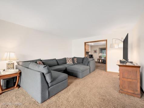 612 Stuart Drive Carol Stream IL 60188