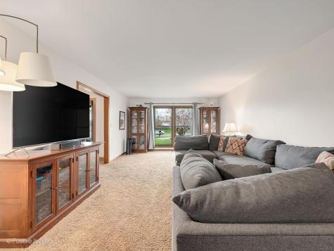 612 Stuart Drive Carol Stream IL 60188