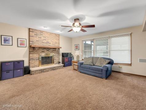 612 Stuart Drive Carol Stream IL 60188