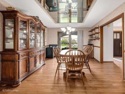 612 Stuart Drive Carol Stream IL 60188