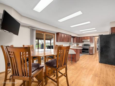 612 Stuart Drive Carol Stream IL 60188