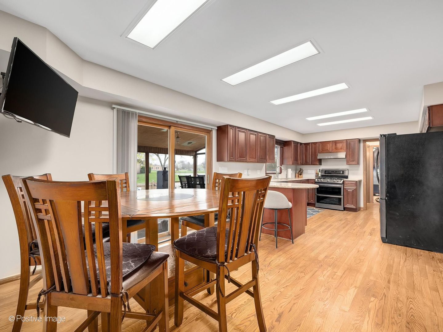 612 Stuart Drive Carol Stream IL 60188