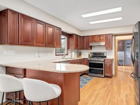 612 Stuart Drive Carol Stream IL 60188