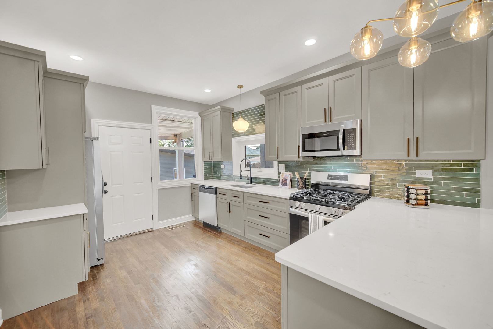 7707 South Ridgeland Avenue Chicago IL 60649