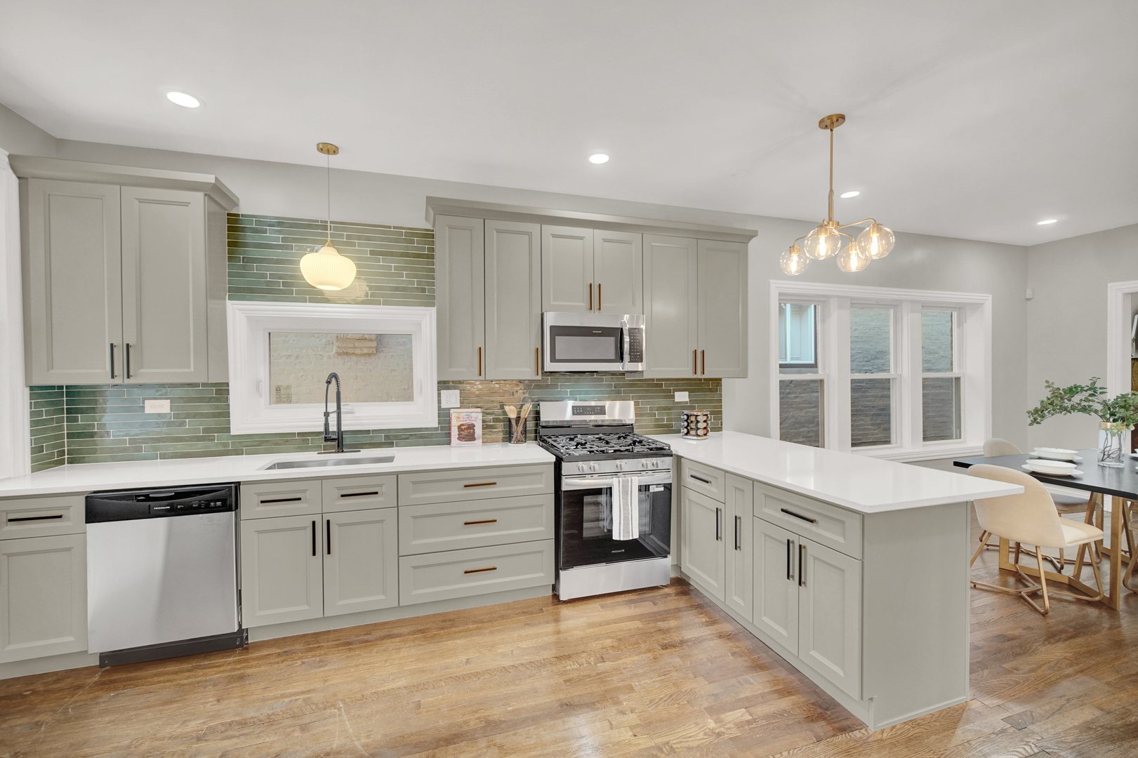 7707 South Ridgeland Avenue Chicago IL 60649