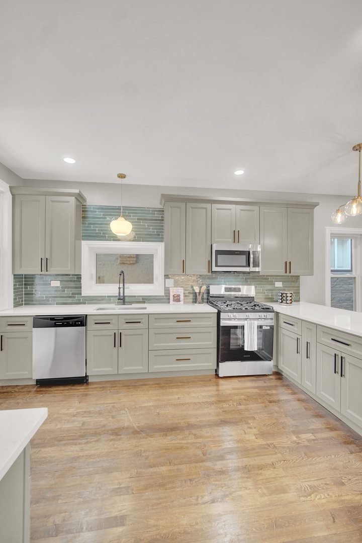 7707 South Ridgeland Avenue Chicago IL 60649
