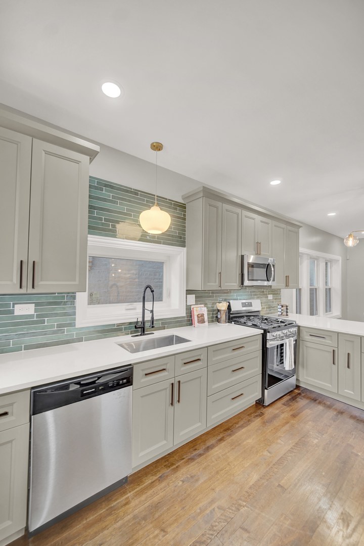 7707 South Ridgeland Avenue Chicago IL 60649