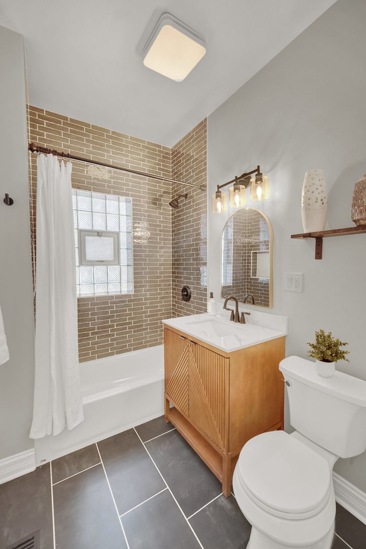 7707 South Ridgeland Avenue Chicago IL 60649