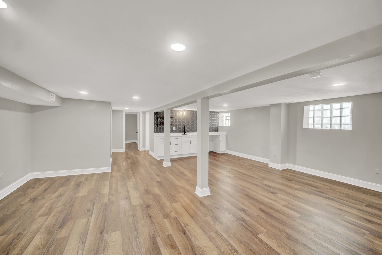 7707 South Ridgeland Avenue Chicago IL 60649